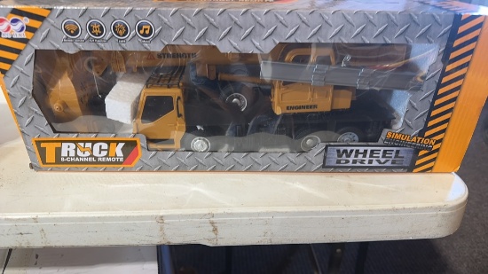 Toy crane truck w/remote