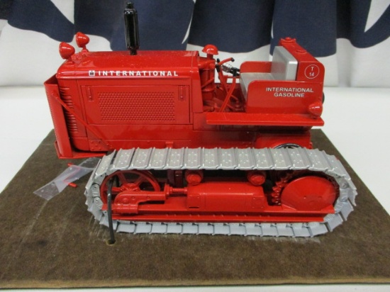 IH T-14 Crawler, by Spec Cast