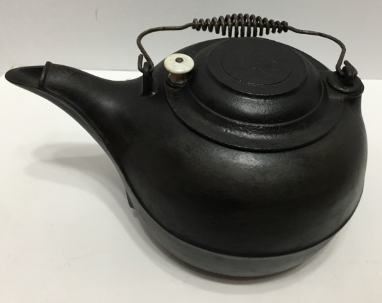 "ERIE" No.8 Kettle w/Spider Logo w/Gate Mark