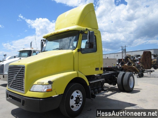 2004 Volvo S/A Day Cab Truck Tractor