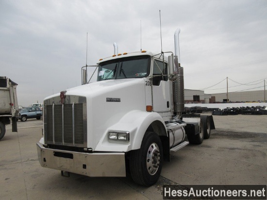 2004 Kenworth T800 Day Cab Truck Tractor