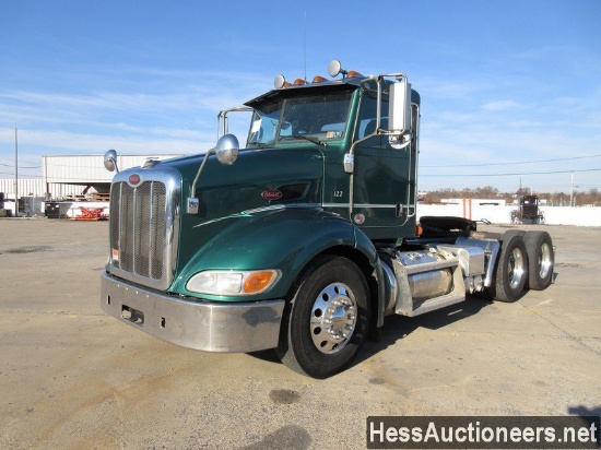 2012 Peterbilt 384 Daycab