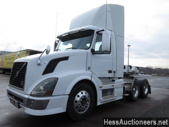 2009 VOLVO VNL64T300 T/A DAYCAB