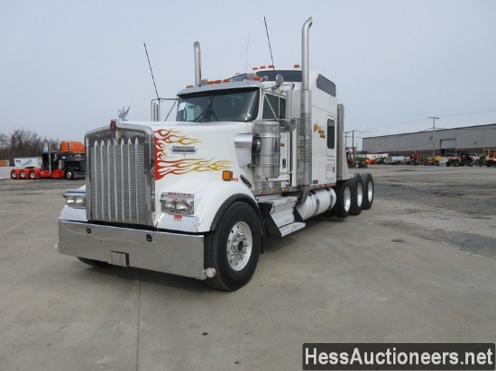 2007 KENWORTH W900L TRI AXLE SLEEPER