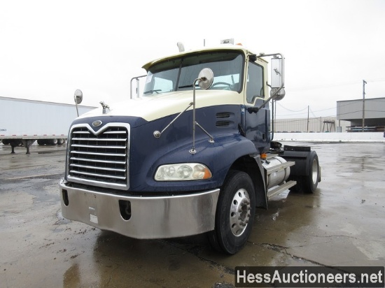 2006 MACK CXN612 S/A DAYCAB