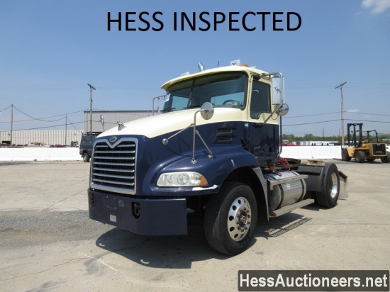 2005 MACK CXN612 S/A DAYCAB