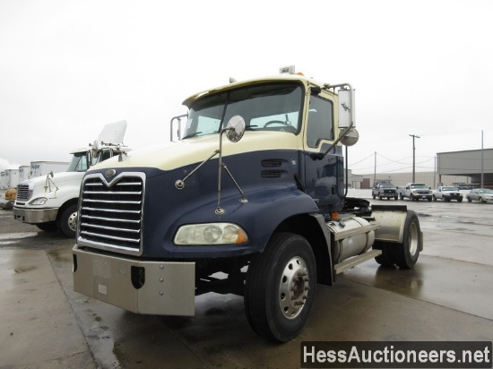 2006 MACK CXN612 S/A DAYCAB