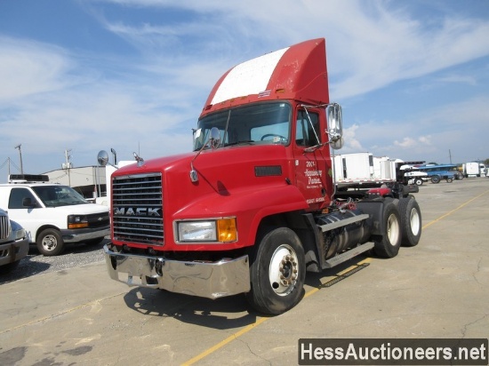 2001 MACK CH613 T/A DAYCAB