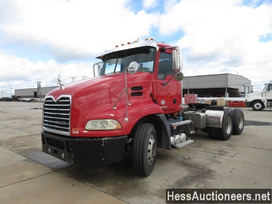 2010 MACK CXU613 T/A DAYCAB