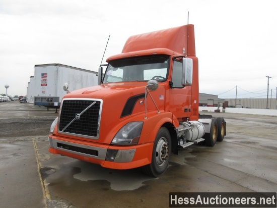 2010 VOLVO VNL64T T/A DAYCAB