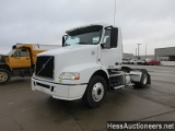 2010 VOLVO VNM42T200 S/A DAYCAB