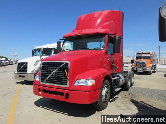 2014 VOLVO VNM200 T/A DAYCAB