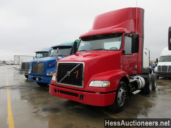 2014 VOLVO VNM T/A DAYCAB