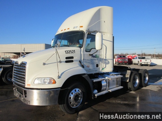 2017 MACK CXU T/A DAYCAB