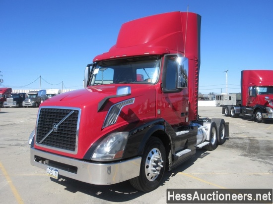 2015 VOLVO VNL62T300 T/A DAYCAB