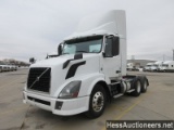 2014 VOLVO VNL64T300 T/A DAYCAB