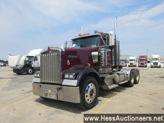 2005 KENWORTH W900L T/A DAYCAB,  HESS REPORT ATTACHED, 723007 MILES ON ODO, ECM 722557, 53200 GVW, C