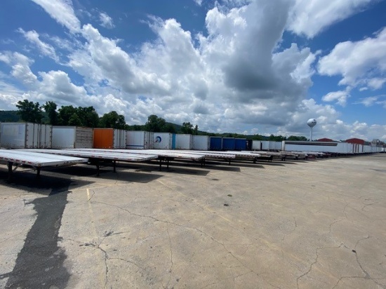 Truck Trailer Equip auction - Aug 13, 2021 Ring 3