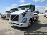 2015 VOLVO VNL64T300 T/A DAYCAB, HESS REPORT IN PHOTOS, 609389 MILES ON ODO