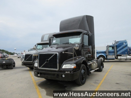 2007 VOLVO VNM S/A DAYCAB