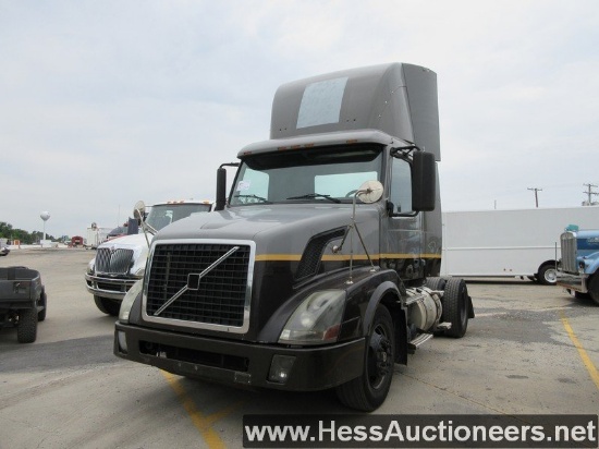 2009 VOLVO VNL S/A DAYCAB