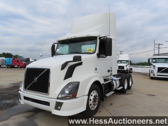 2015 VOLVO VNL64T300 T/A DAYCAB