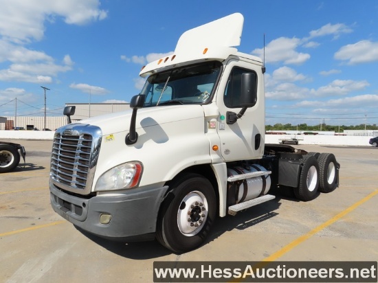 2014 FREIGHTLINER CASCADIA T/A DAYCAB, HESS REPORT IN PHOTOS, 306732 MILES