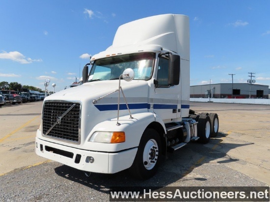 2013 VOLVO T/A DAYCAB, TITLE DELAY, HESS REPORT IN PHOTOS, 633933 MILES ON