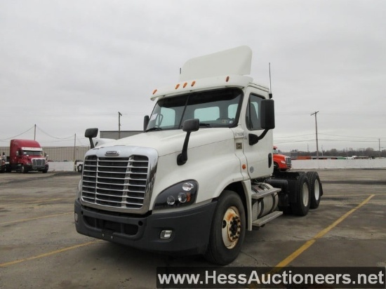 2014 FREIGHTLINER CASCADIA T/A DAYCAB, HESS REPORT IN PHOTOS, 227395 MILES
