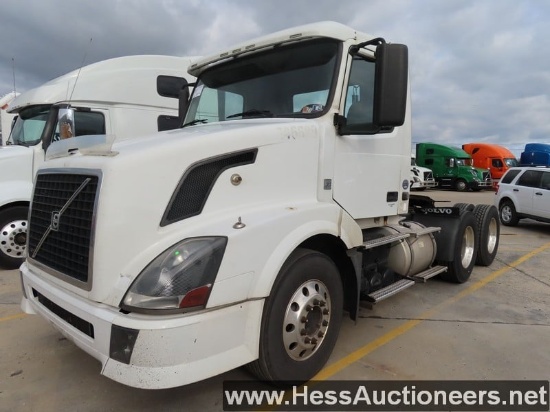 2011 VOLVO VNL T/A DAYCAB, HESS REPORT IN PHOTOS, 581104 MILES ON OD, 58112