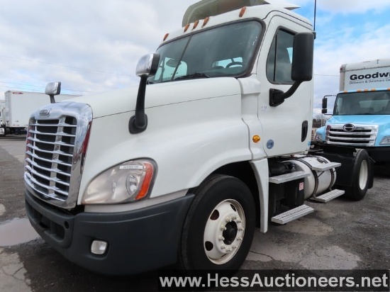 2016 FREIGHTLINER CASCADIA S/A DAYCAB, HESS REPORT IN PHOTOS, 683525 MILES