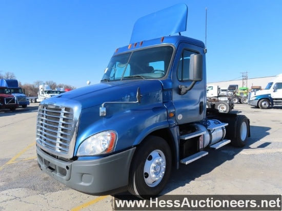 2014 FREIGHTLINER CASCADIA S/A DAYCAB, HESS REPORTS IN PHOTOS, 576808 MILES