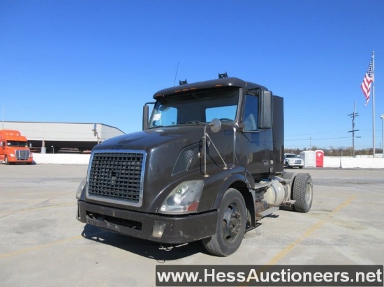 2008 VOLVO VNL S/A DAYCAB, 372230 MILES ON OD, ECM 261558, 32350 GVW, CUMMI