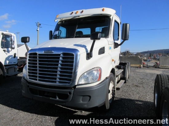 2014 FREIGHTLINER CASCADIA T/A DAYCAB, HESS REPORT IN PHOTOS, 202728 MILES