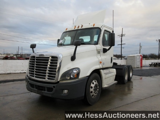 2015 FREIGHTLINER CASCADIA T/A DAYCAB, HESS REPORT IN PHOTOS, 543668 MILES