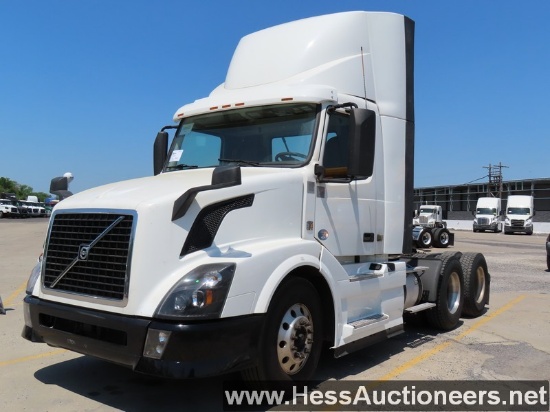 2015 VOLVO VNL64300 T/A DAYCAB, HESS REPORT IN PHOTOS, 476214 MI ON OD, ECM