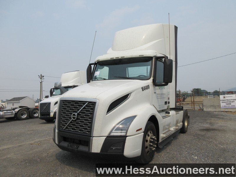 2019 VOLVO VNL42T300 S/A DAYCAB, 316179 MILES ON | Proxibid