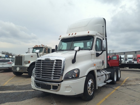 2017 FREIGHTLINER CASCADIA  T/A DAYCAB