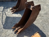 GEITH 12'' BUCKET WITH TEETH SKID STEER ATTACHMENT