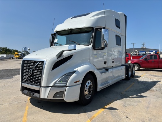 2020 VOLVO VNL T/A SLEEPER