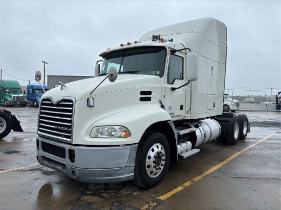 2017 MACK CXU613 T/A SLEEPER