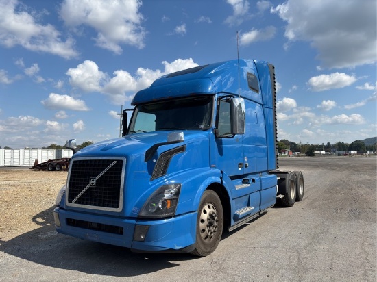 2017 VOLVO VNL64T T/A SLEEPER