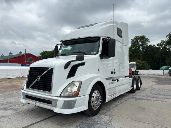 2012 VOLVO VNL  T/A SLEEPER