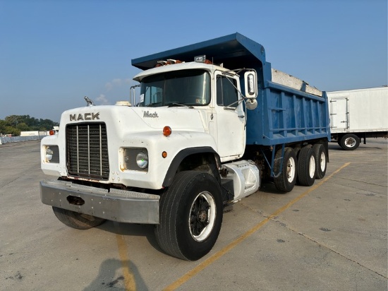 1988 MACK RD6908 R-MODEL TRI AXLE STEEL DUMP TRUCK