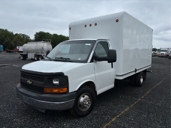 2010 CHEVROLET G33803 BOX TRUCK
