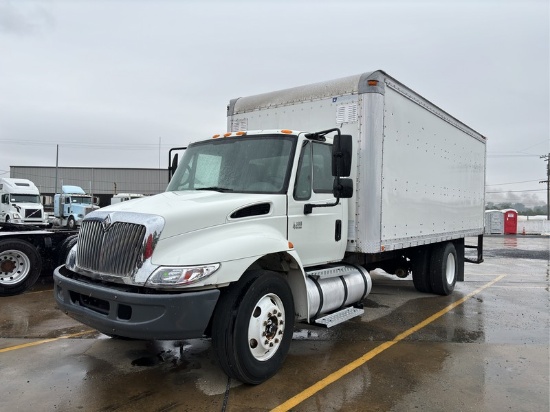 2007 INTERNATIONAL  4300 BOX TRUCK
