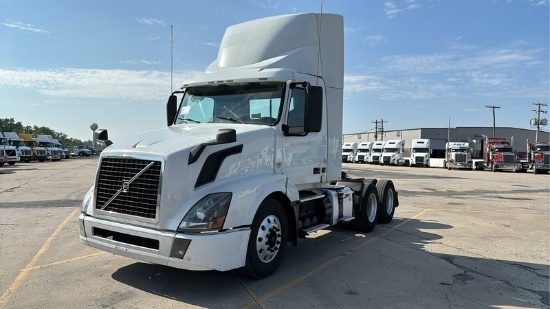 2016 VOLVO VNL T/A DAYCAB