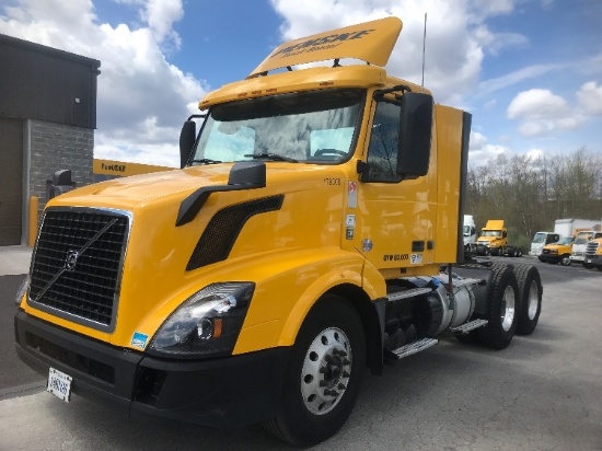 2018 VOLVO VNL64300 T/A DAYCAB