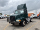 2002 VOLVO S/A DAYCAB