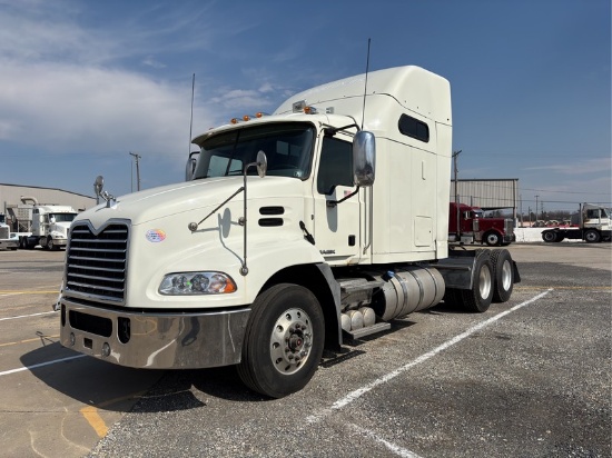 2016  MACK  CXU613  T/A SLEEPER